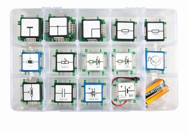 Elektronik-Bauteile in Plastikbox sortiert